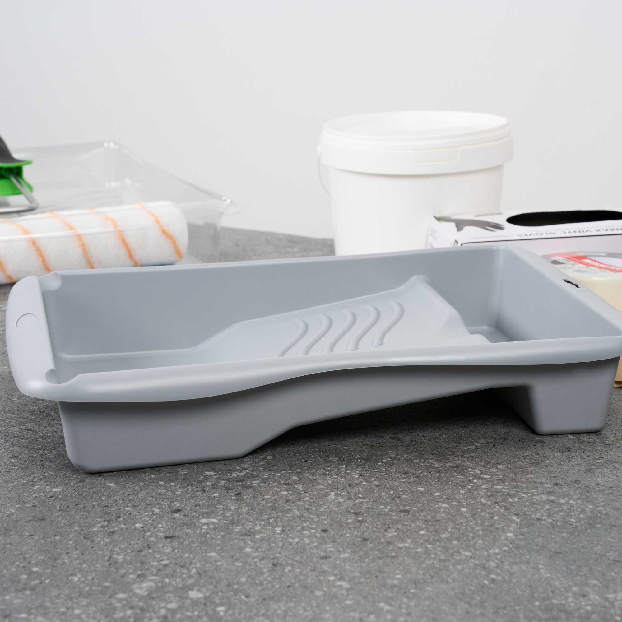 Handy Tek 1.5 gal 2-In-1 Gray Plastic Paint Tray - For Roller and Brush - 17 3/4" x 13" x 3" - 1 count box