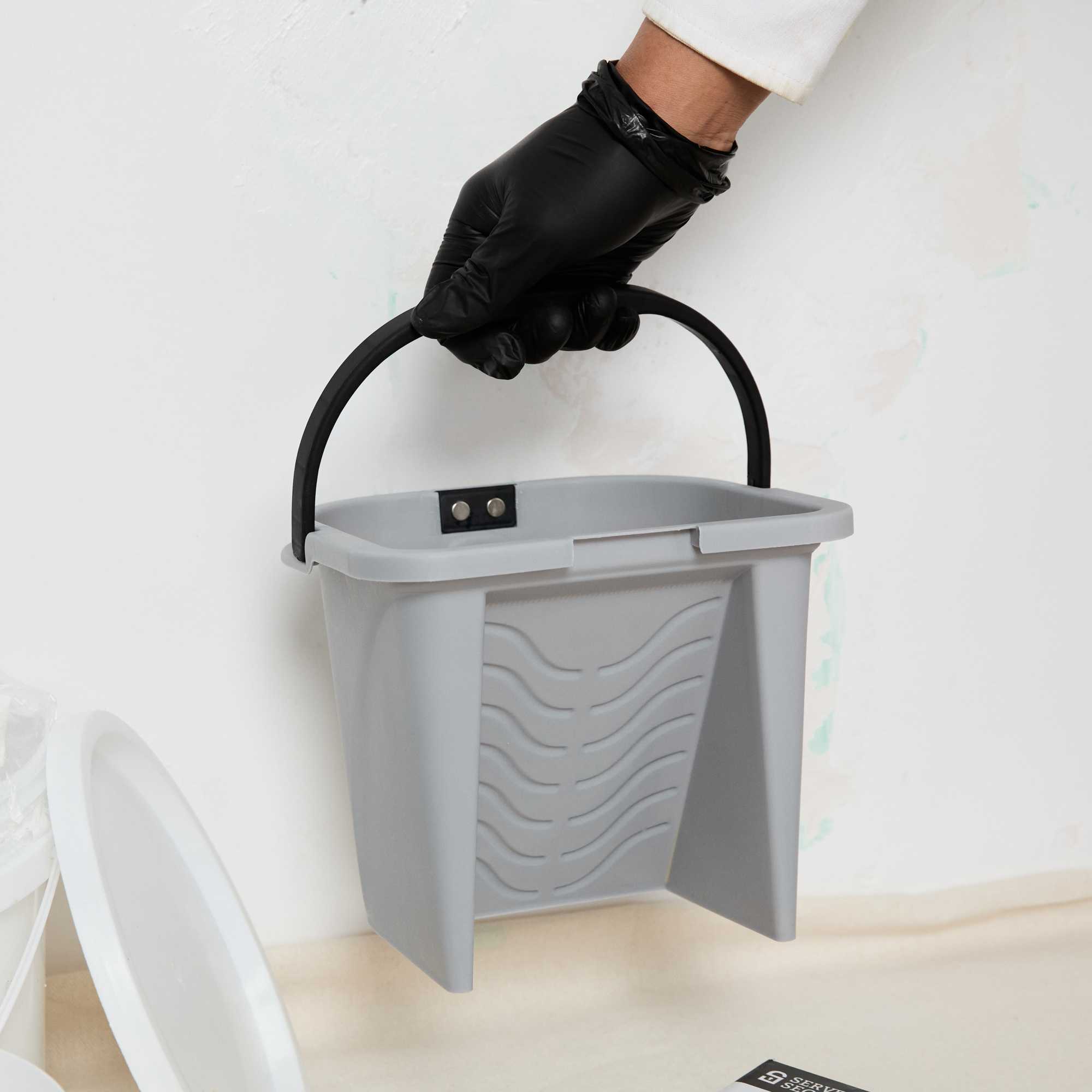 Handy Tek 0.5 gal Gray Plastic Paint Pail - with Magnetic Brush Holder - 7 3/4" x 7 1/2" x 6 3/4" - 50 count box