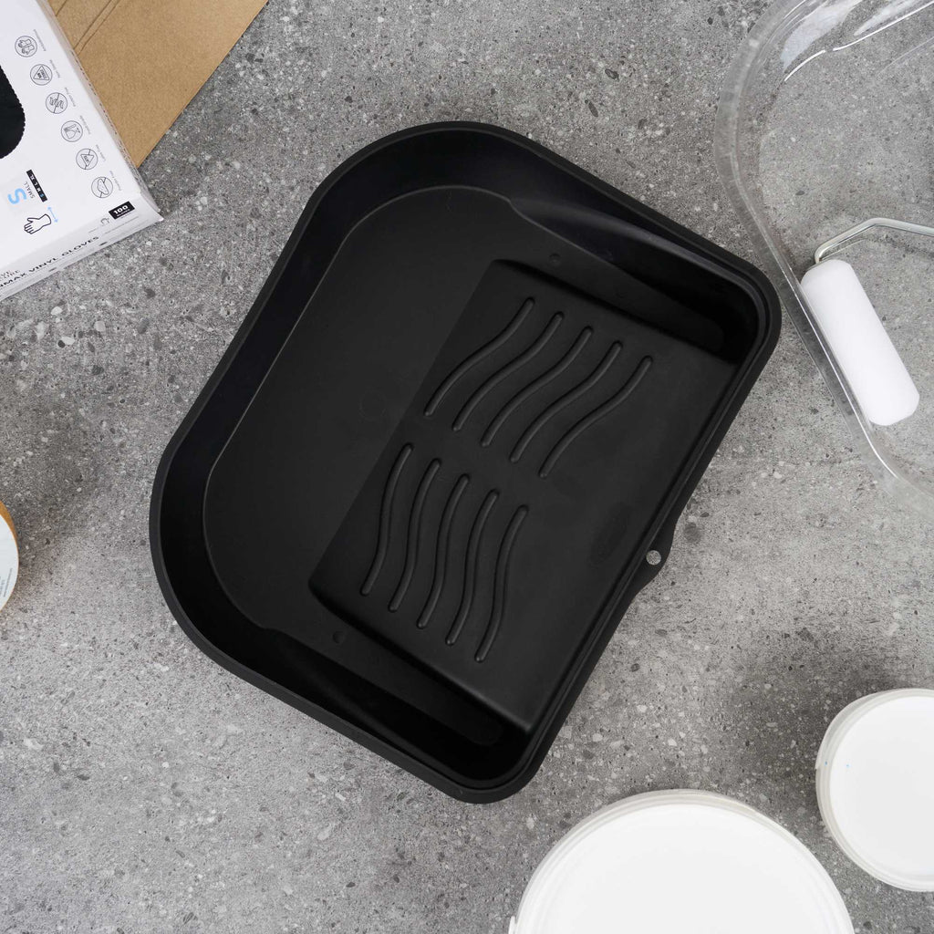 Handy Tek 5 qt Black Plastic Paint Tray / Pail Lid - Fits 3.5 gal Paint Pail - 14 3/4" x 12" x 3" - 24 count box