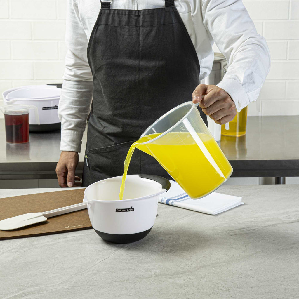 Chef 101 2 qt (8 cups) Clear Plastic Measuring Cup - 6 3/4" x 4 3/4" x 7" - 1 count box