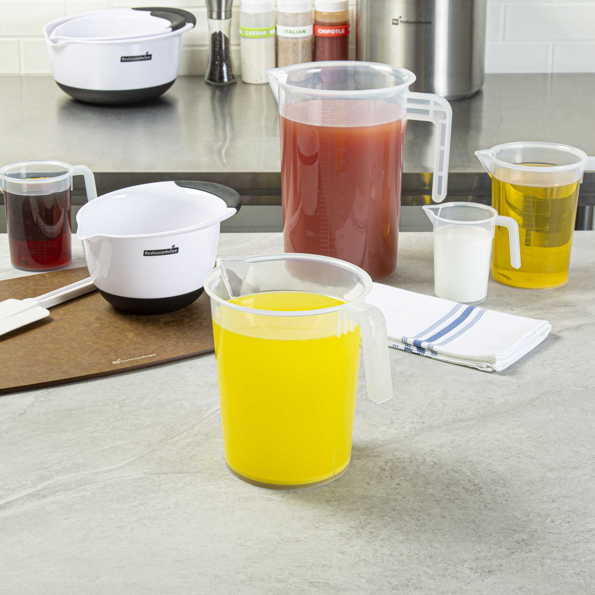 Chef 101 2 qt (8 cups) Clear Plastic Measuring Cup - 6 3/4" x 4 3/4" x 7" - 1 count box