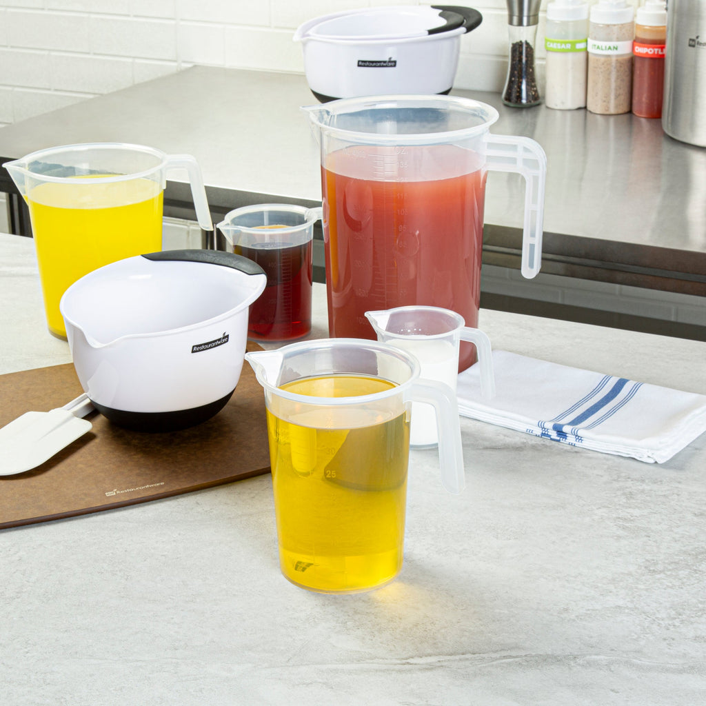Chef 101 1 qt (4 cups) Clear Plastic Measuring Cup - 5 1/4" x 3 3/4" x 6 1/4" - 10 count box
