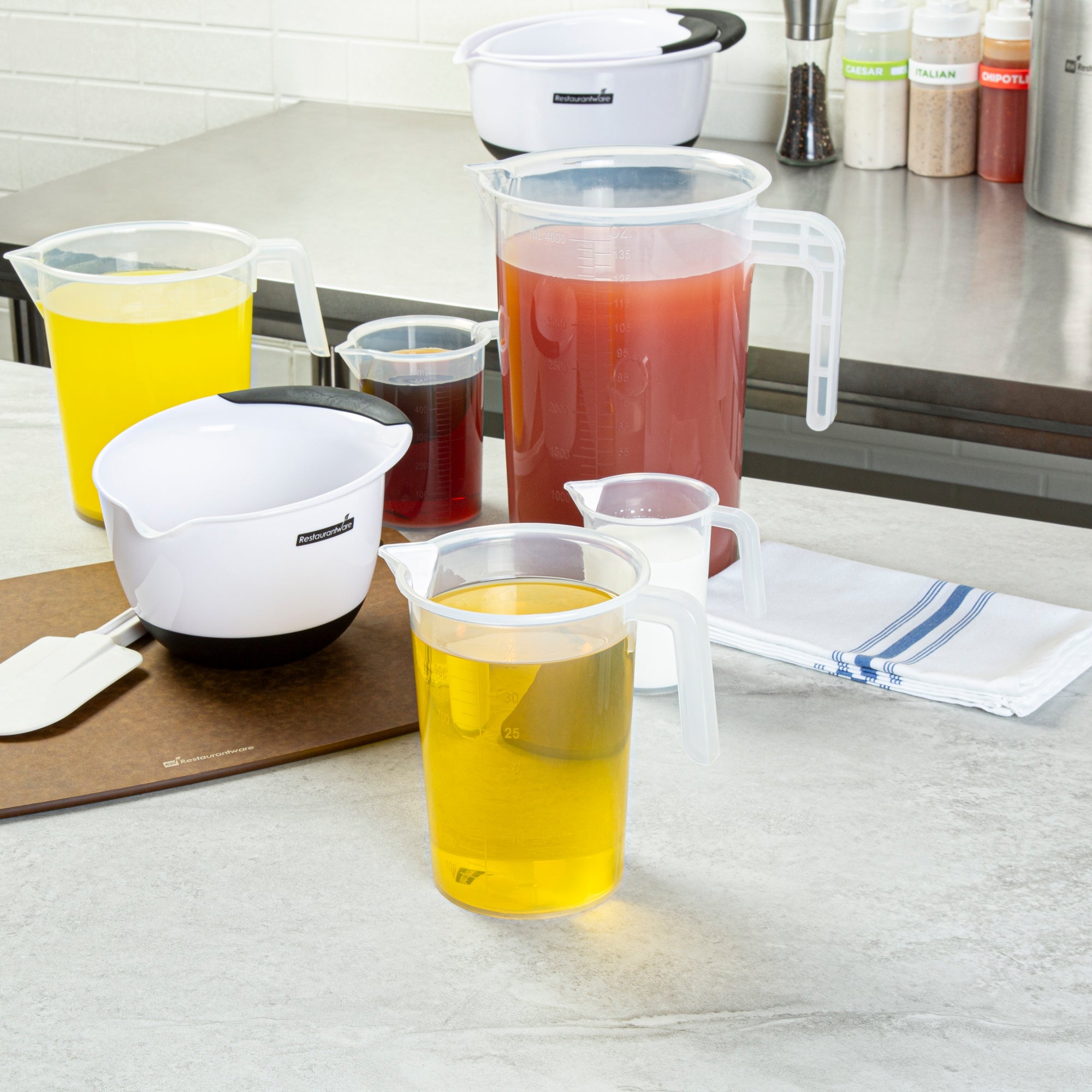 Chef 101 1 qt (4 cups) Clear Plastic Measuring Cup - 5 1/4" x 3 3/4" x 6 1/4" - 10 count box