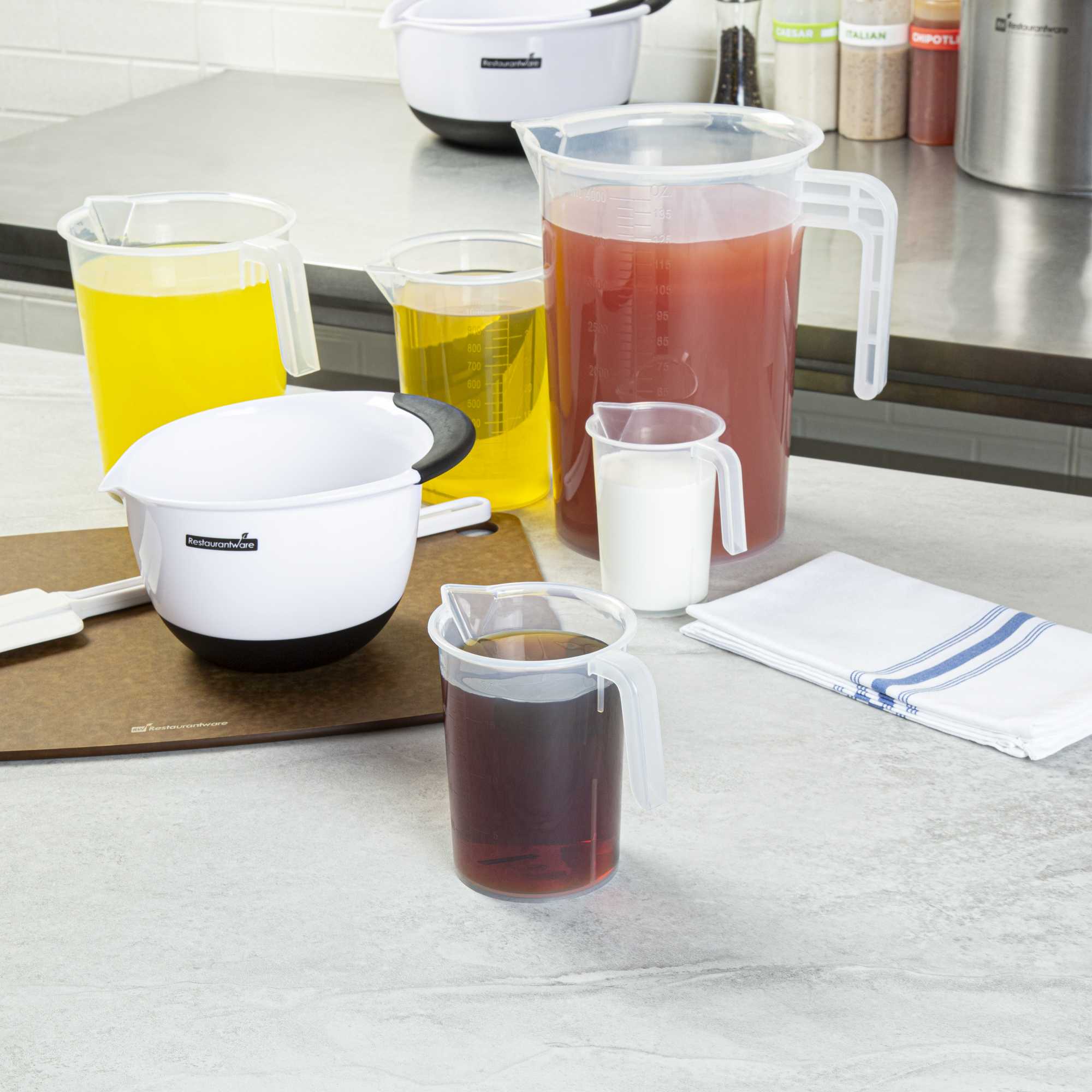 Chef 101 16 oz (2 cups) Clear Plastic Measuring Cup - 4 1/4" x 3 1/2" x 5" - 1 count box
