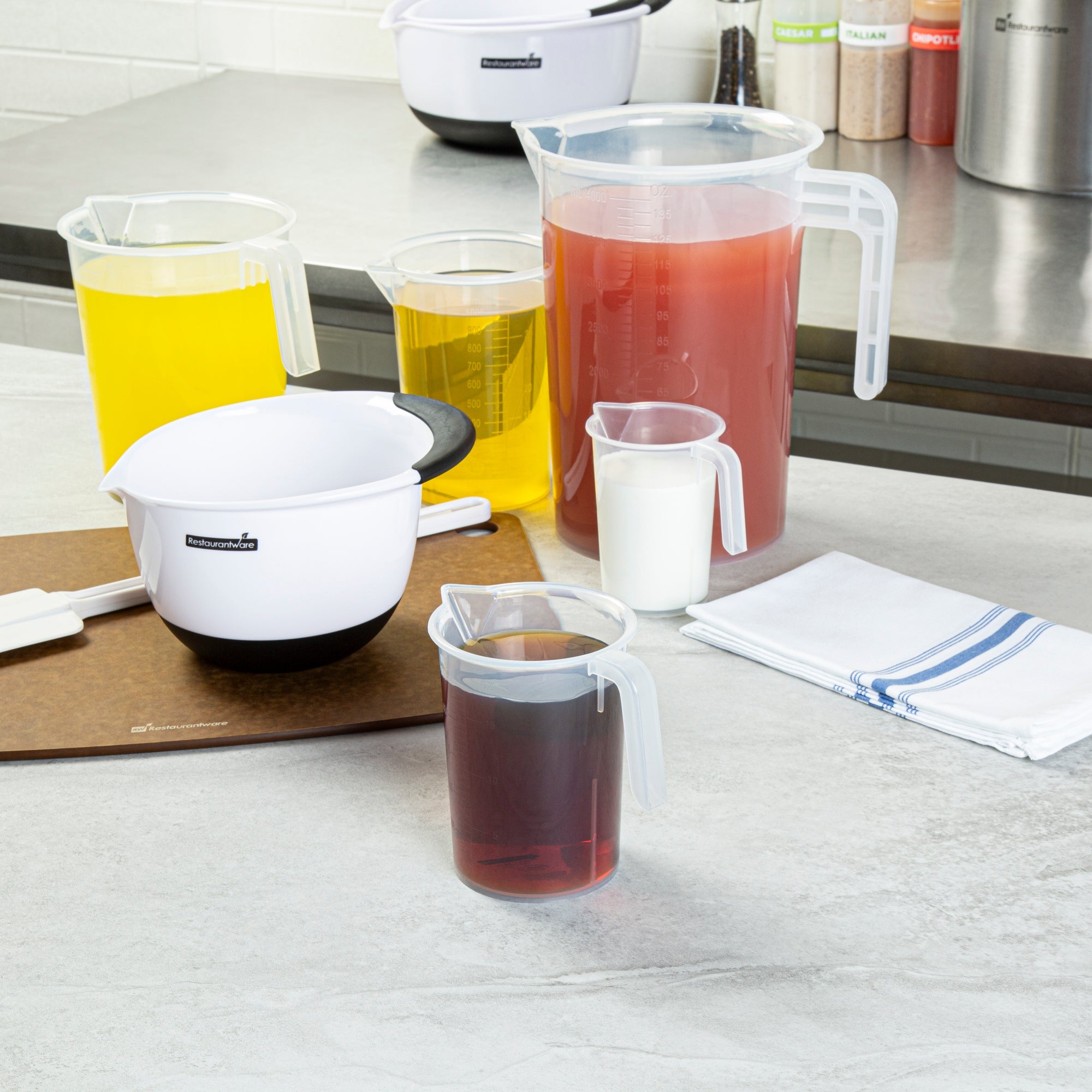 Chef 101 16 oz (2 cups) Clear Plastic Measuring Cup - 4 1/4" x 3 1/2" x 5" - 10 count box
