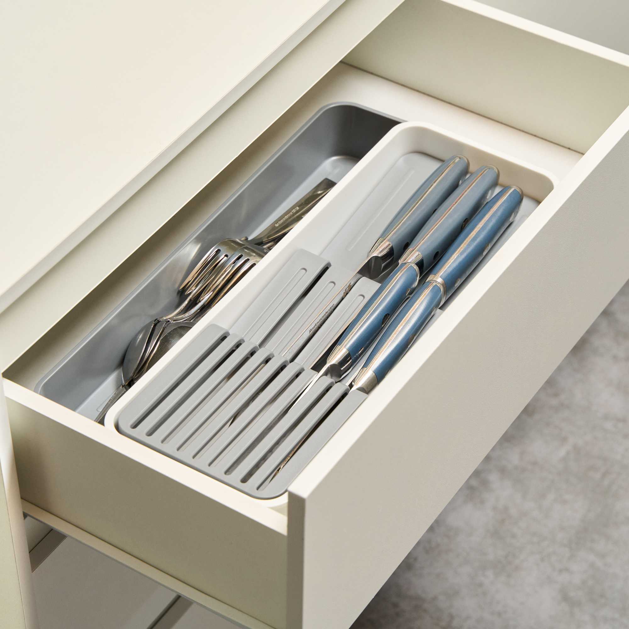 Clean Tek Professional Gray and White Plastic Expandable 2-Tier Knife Drawer Organizer - 15 1/2" x 5 1/2" x 2 1/4" - 12 count box