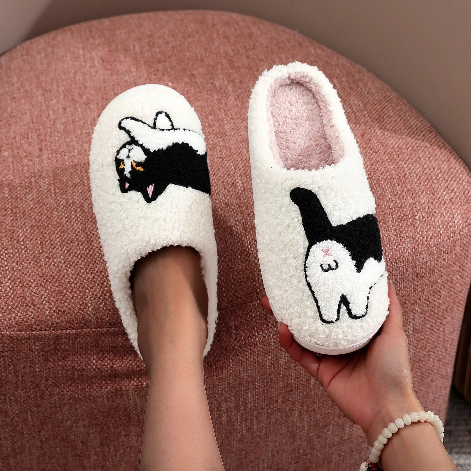 Embroidered Cat Pattern Slippers