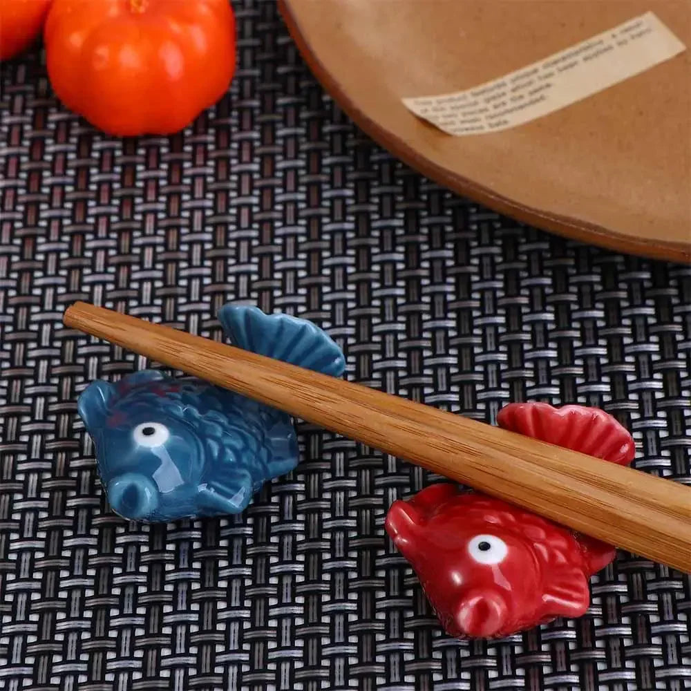 Restaurant Hotel Creative Cute Ceramic Fish Shaped Dinnerware Stand Chopsticks Holder Tableware Rack Chopstick Rest Decor Crafts