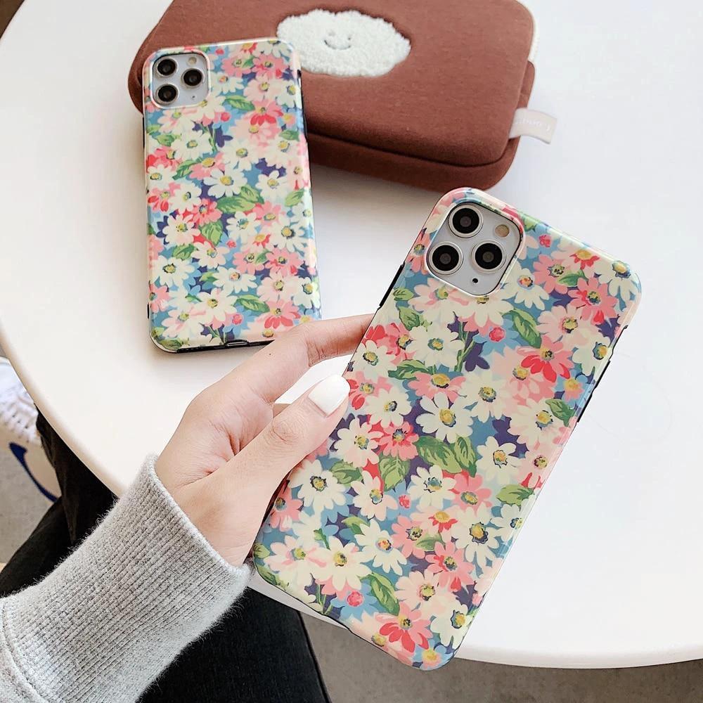Retro Daisy Phone Case