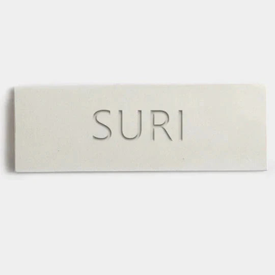 Personalized entrance sign made of clean beige concrete with engraving - Sandy series