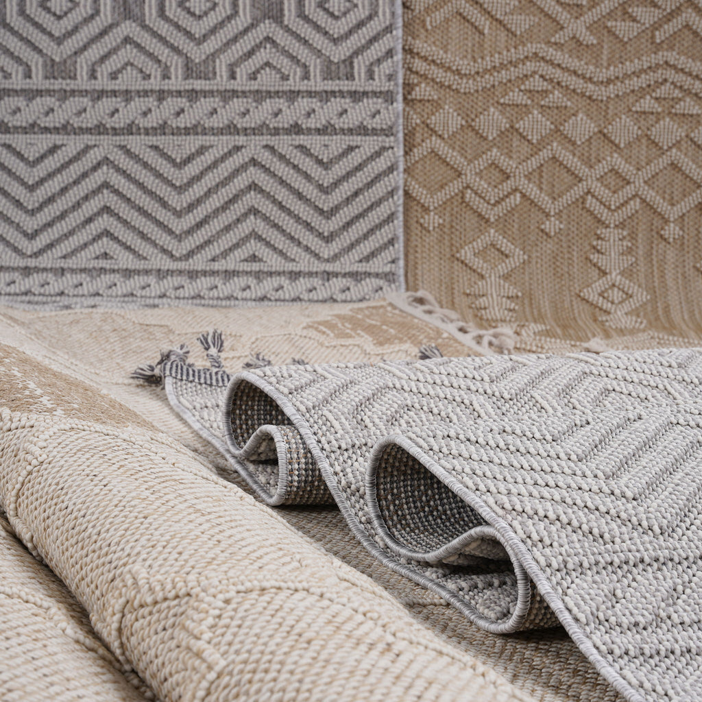 Guros - 6' X 9' Medallion Indoor / Outdoor Area Rug - Gray / White