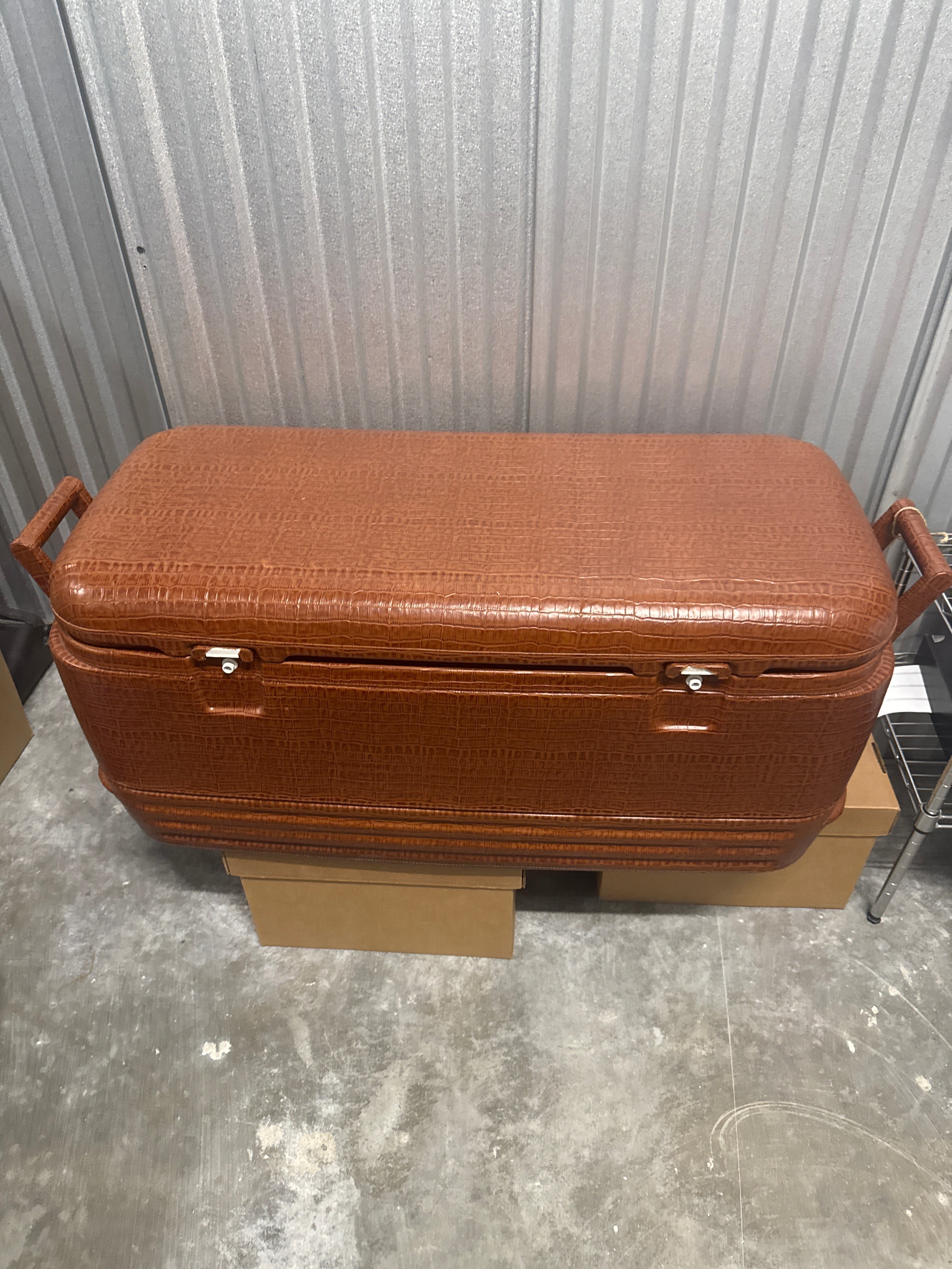 COLLECTOR'S ITEM LAPPAS GENUINE LEATHER IGLOO COOLER(Broken Locks) See pics
