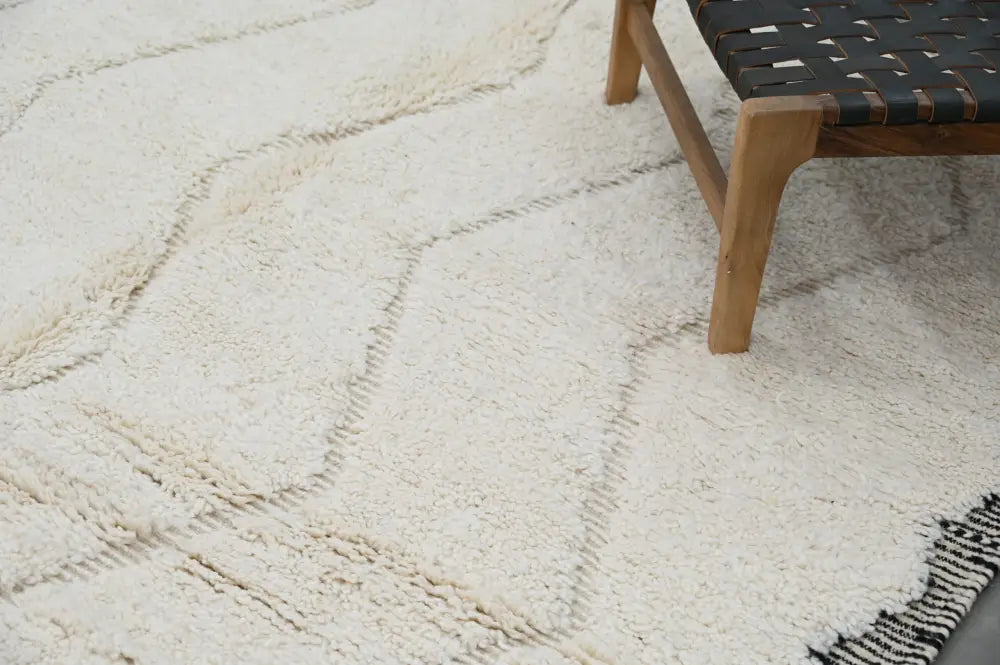 Handwoven cream and black tapis beni ouarain living room rug