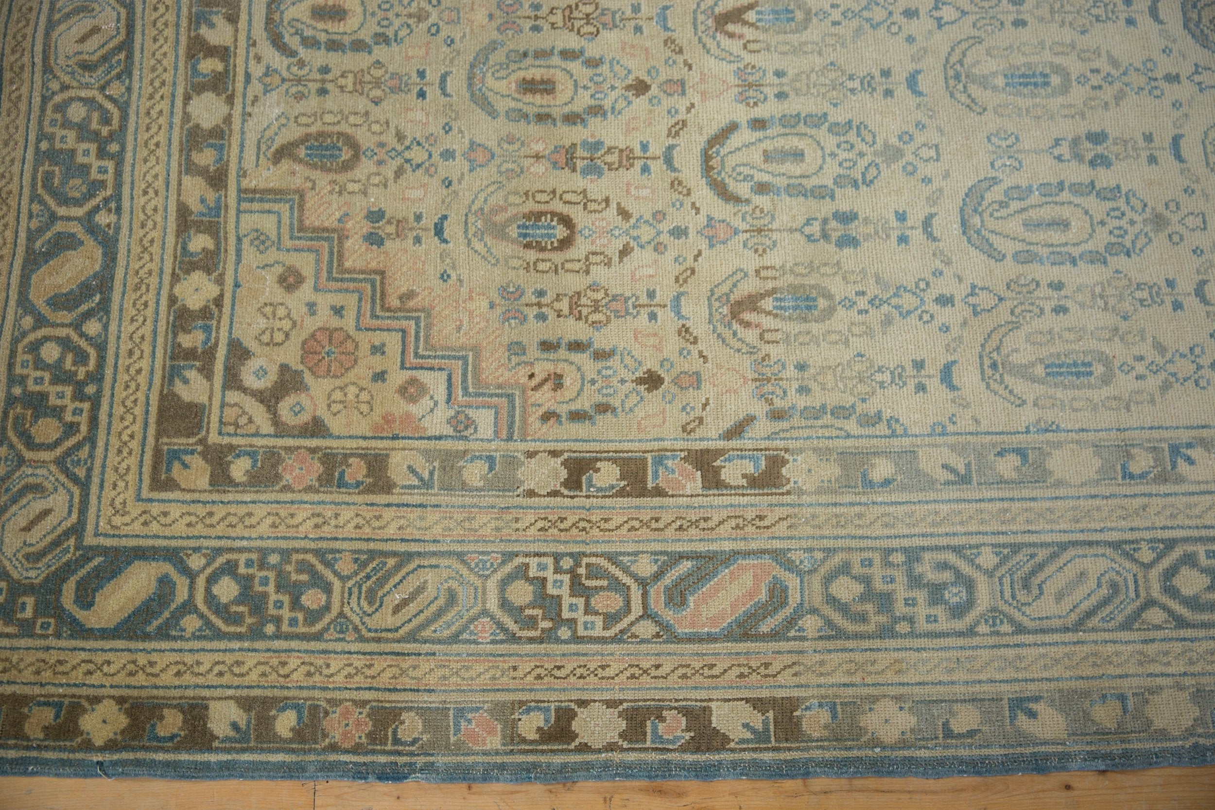 5x8.5 Vintage Distressed Sivas Carpet