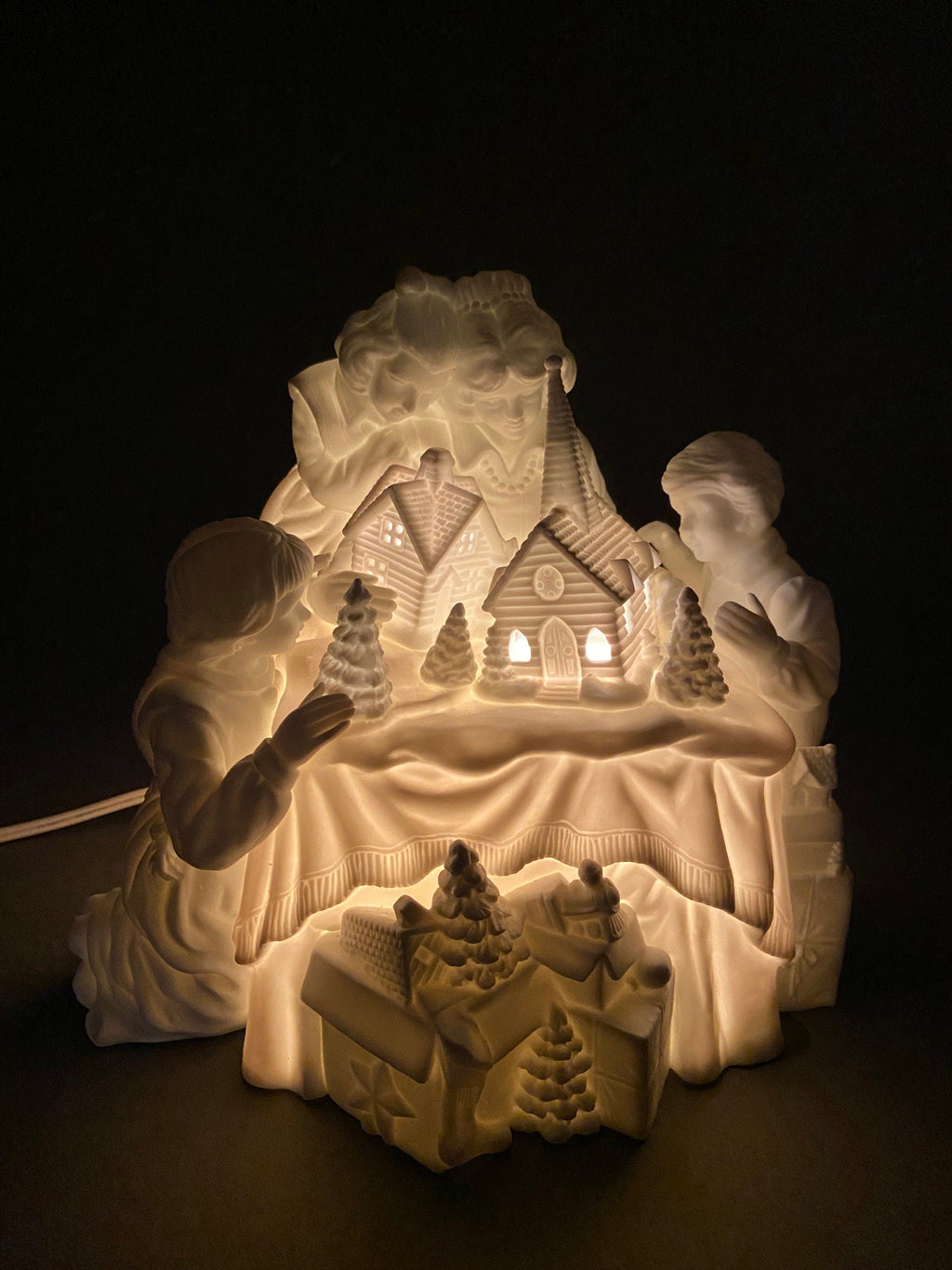 Dept. 56 Christmas Figurine: Illuminated Porcelain Family Tradition Night Light