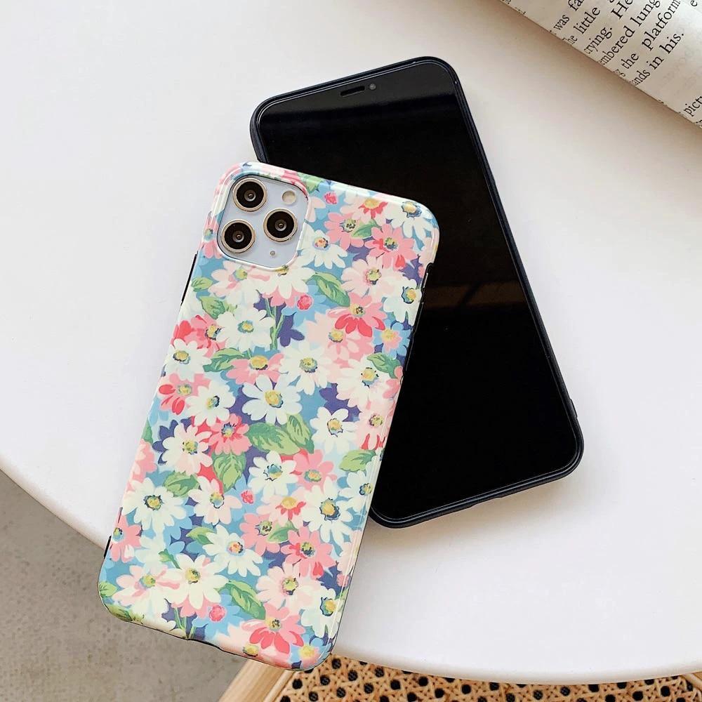 Retro Daisy Phone Case