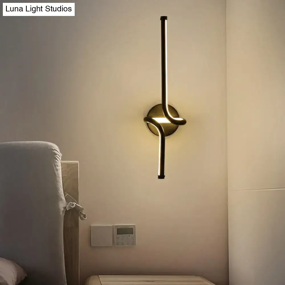 DecorBites™ Minimalist Metallic LED Wall Sconce - Sleek Linear Bedside Lighting Fixture