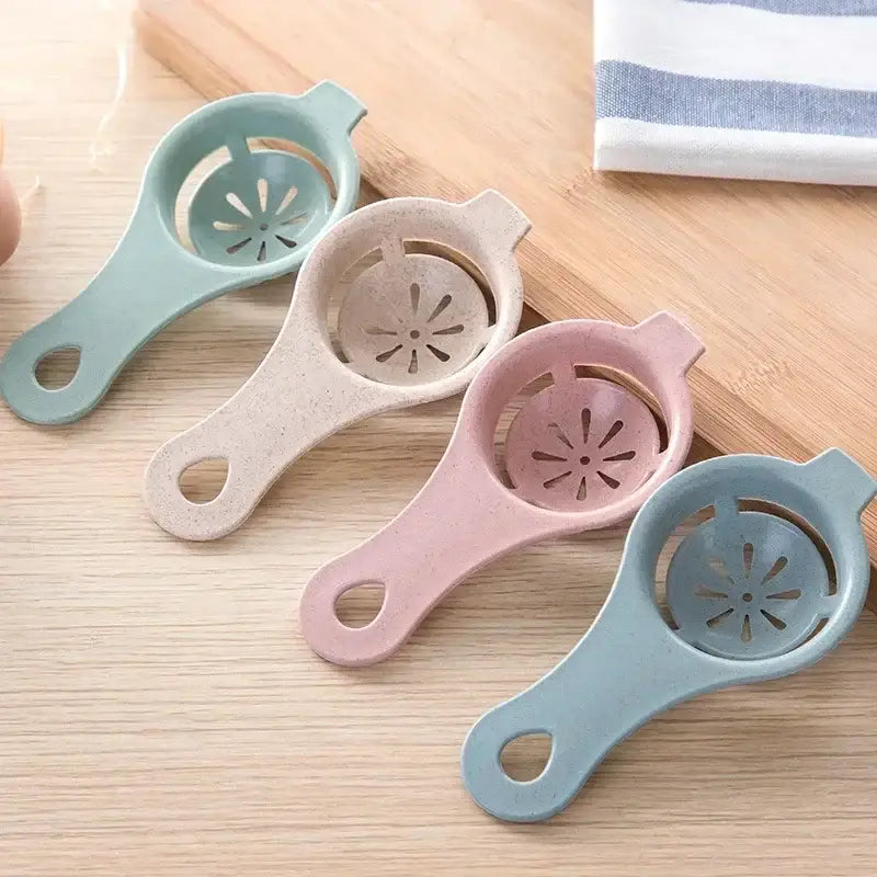 Pastel star perforated egg white separator kitchen utensil