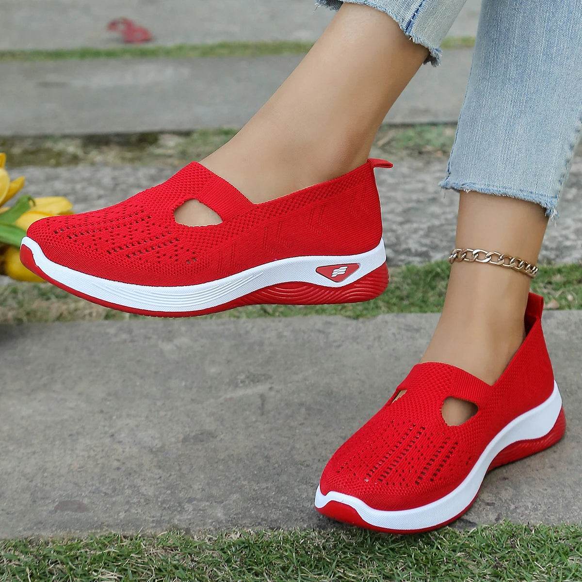 Lightweight Women’s Casual Sneakers – Breathable Flat Shoes for Everyday Comfort