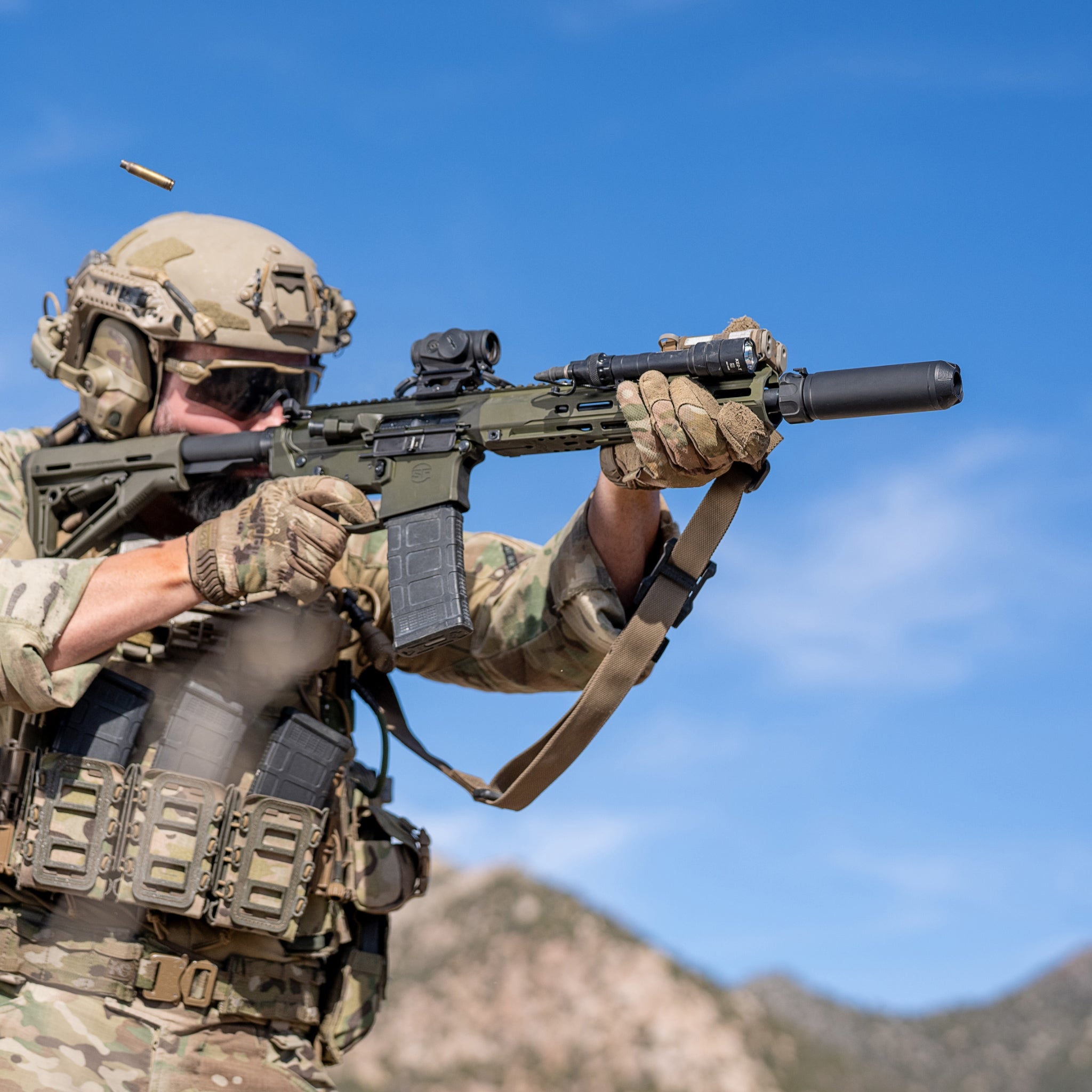 SureFire M640T WeaponLight | 70,000 Candela & 529 Meter Reach | Picatinny & M-LOK Rail Compatible